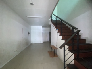 Casa adosada en venta de 2 habitaciones en Pluak Daeng, Rayong