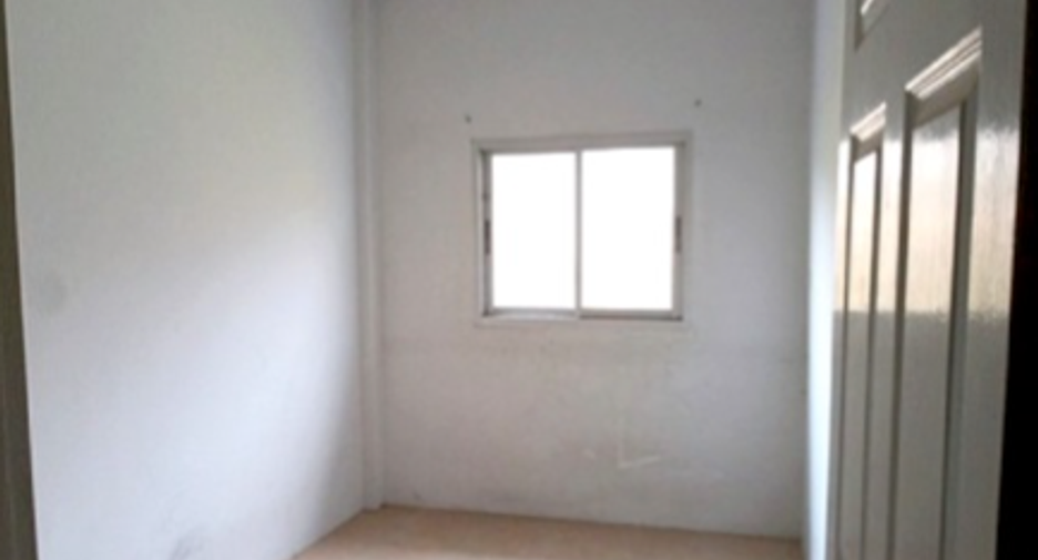 Casa adosada en venta de 2 habitaciones en Pluak Daeng, Rayong