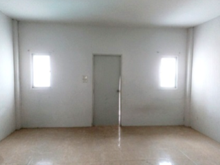 Casa adosada en venta de 2 habitaciones en Pluak Daeng, Rayong