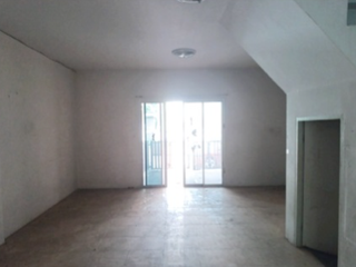 Casa adosada en venta de 2 habitaciones en Pluak Daeng, Rayong