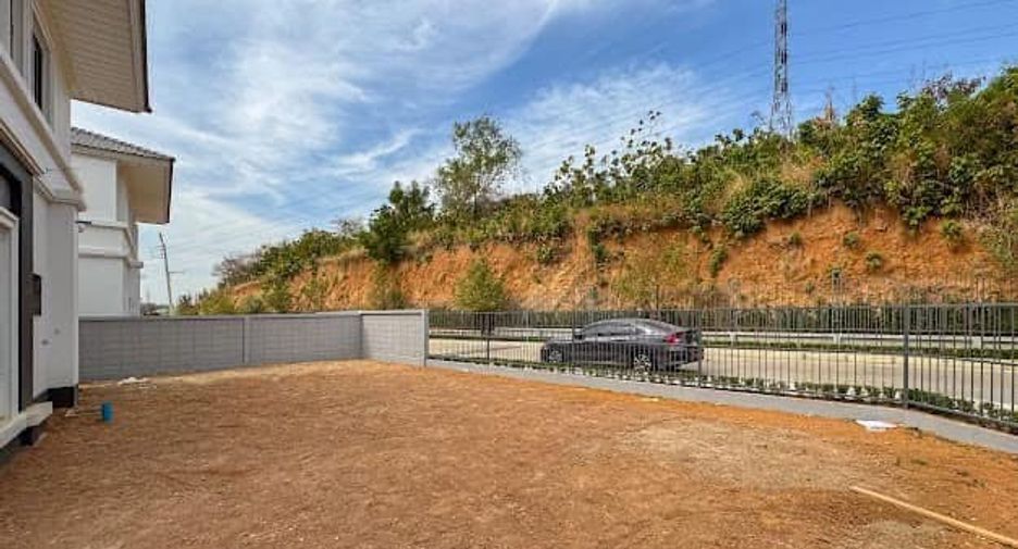 For sale 4 bedrooms house in Bang Lamung, Chonburi