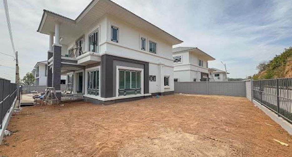 For sale 4 bedrooms house in Bang Lamung, Chonburi