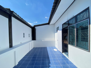 Casa adosada en venta de 2 habitaciones en Mueang Rayong, Rayong