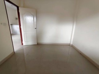 À vendre 2 chambres maison de ville à Nikhom Phatthana, Rayong