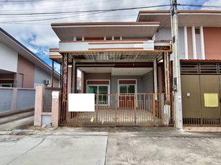 À vendre 2 chambres maison de ville à Nikhom Phatthana, Rayong