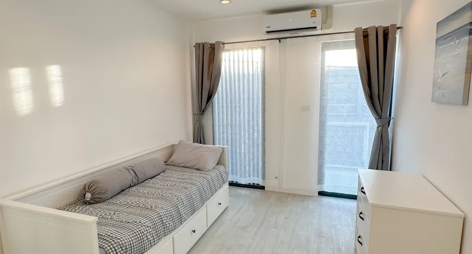 For sale and for rent 3 bedrooms townhouse in Thalang, Phuket
