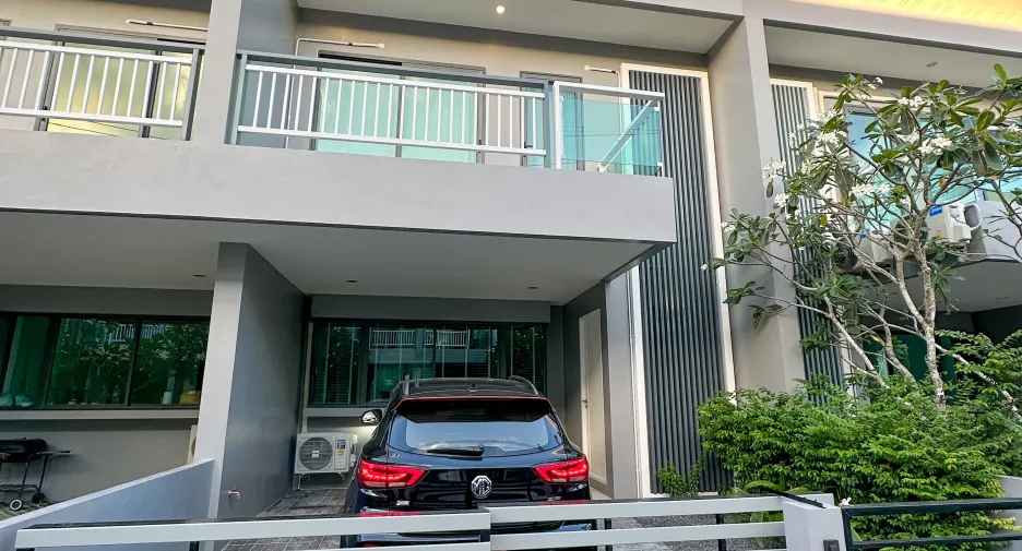For sale and for rent 3 bedrooms townhouse in Thalang, Phuket