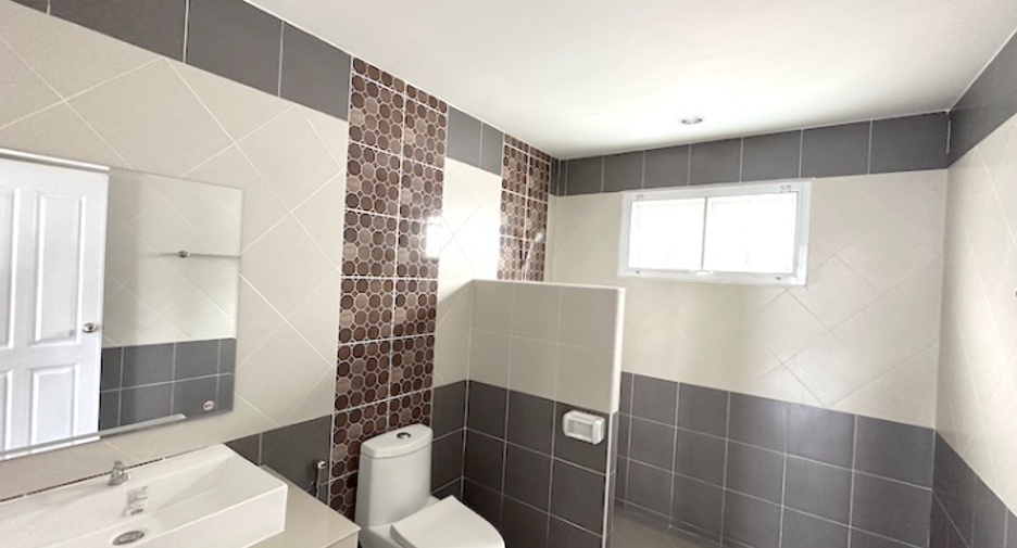 For sale 3 ベッドルーム house in Mueang Nakhon Ratchasima, Nakhon Ratchasima