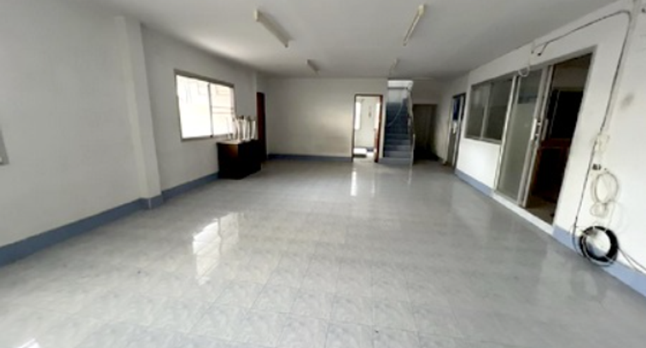 Haus zum Kauf mit 6 Zimmer in Lat Phrao, Bangkok