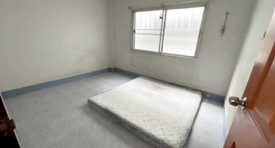 Haus zum Kauf mit 6 Zimmer in Lat Phrao, Bangkok
