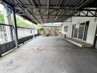 Haus zum Kauf mit 6 Zimmer in Lat Phrao, Bangkok