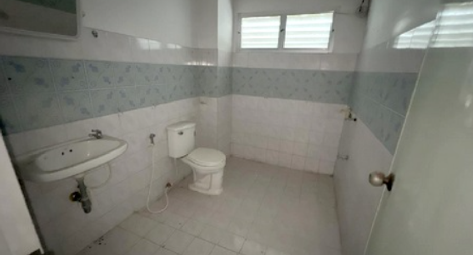 Haus zum Kauf mit 6 Zimmer in Lat Phrao, Bangkok