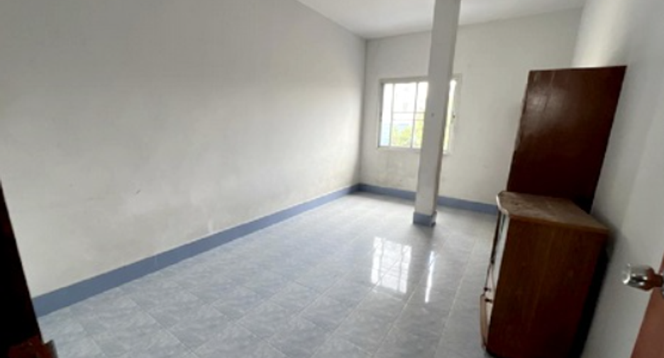 Haus zum Kauf mit 6 Zimmer in Lat Phrao, Bangkok