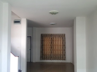Reihenhaus zum Kauf mit 3 Zimmer in Phanat Nikhom, Chonburi