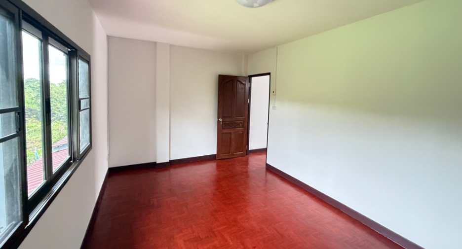 Casa adosada en venta de 2 habitaciones en Saraphi, Chiang Mai