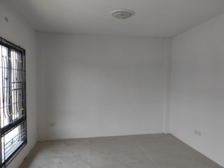 Reihenhaus zum Kauf mit 2 Zimmer in Phanat Nikhom, Chonburi