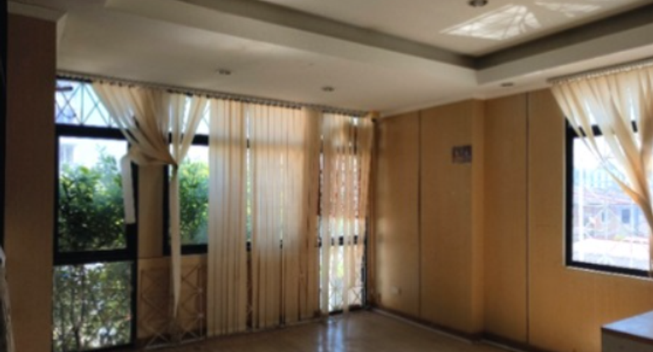 For sale 1 Beds retail Space in Taling Chan, Bangkok