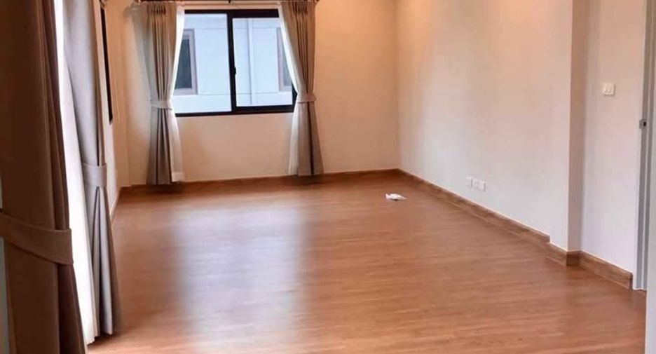 For sale 4 ベッドルーム house in Bang Yai, Nonthaburi