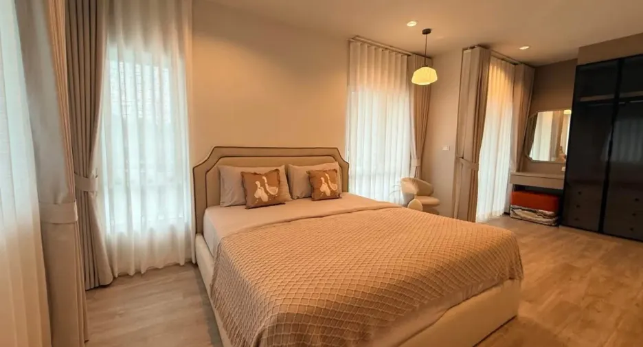 À louer 4 chambres maison à Mueang Phuket, Phuket