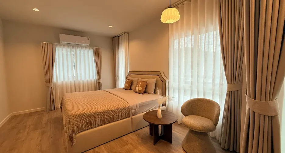 À louer 4 chambres maison à Mueang Phuket, Phuket