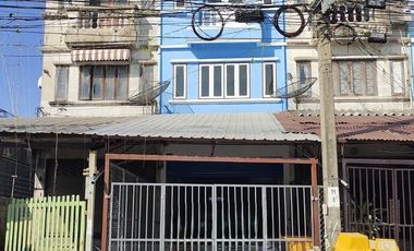 出售 4 卧室 联排别墅 在 Nong Chok, 曼谷