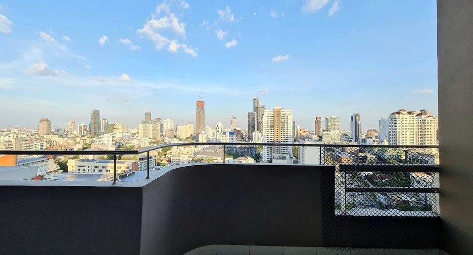 For rent 2 bedrooms condo in Watthana, Bangkok