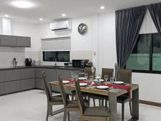 À louer et à vendre 3 chambres villa à Bang Lamung, Chonburi