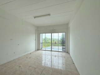 Local comercial en venta de 2 habitaciones en Phan Thong, Chonburi