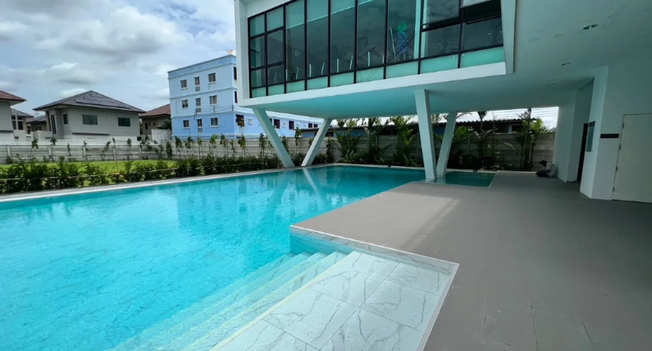 For rent 1 bed condo in Mueang Pathum Thani, Pathum Thani