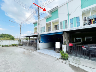 出售 1 卧室 联排别墅 在 Si Racha, Chon Buri
