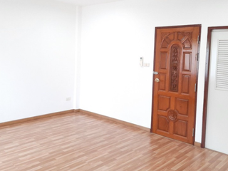 Casa adosada en venta de 4 habitaciones en Pak Kret, Nonthaburi