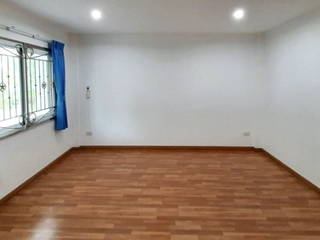Casa adosada en venta de 4 habitaciones en Pak Kret, Nonthaburi