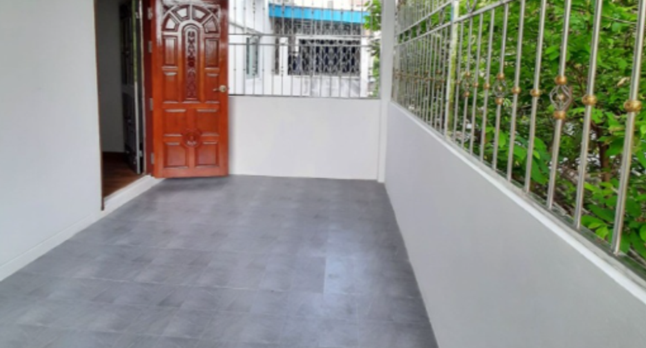 Casa adosada en venta de 4 habitaciones en Pak Kret, Nonthaburi