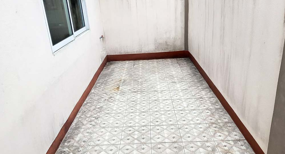 出售 1 卧室 联排别墅 在 Pluak Daeng, Rayong