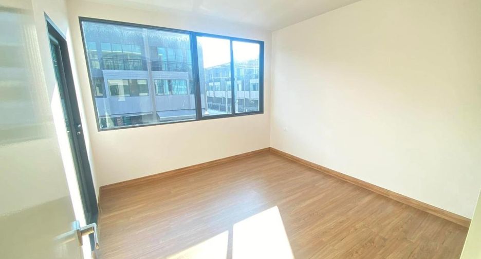Casa adosada en venta de 3 habitaciones en Khan Na Yao, Bangkok