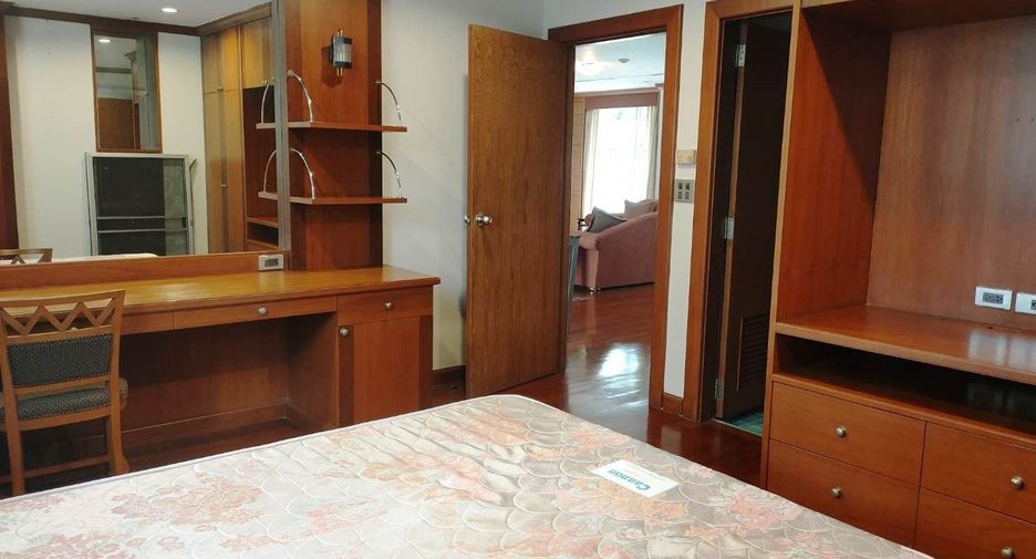 For rent 2 bedrooms apartment in Sathon, Bangkok