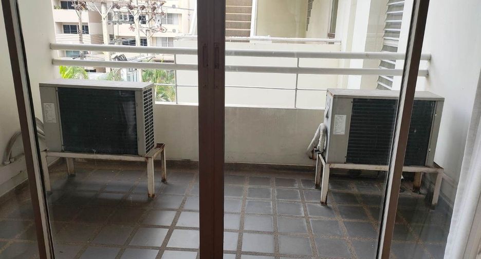 For rent 2 bedrooms apartment in Sathon, Bangkok
