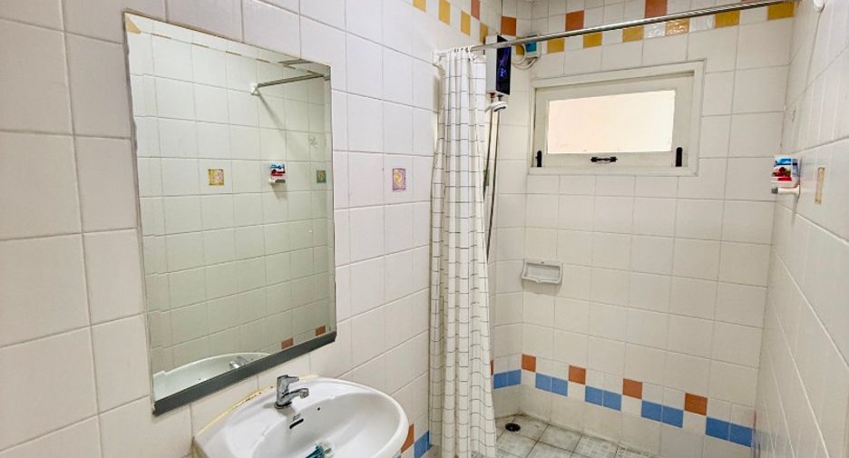 Casa en alquiler de 4 habitaciones en Bang Lamung, Chonburi