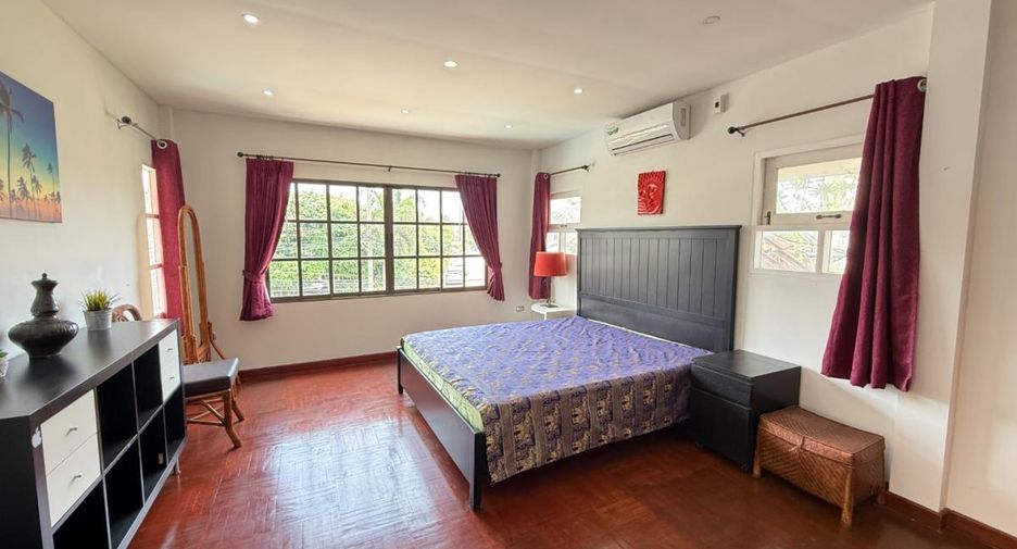 Casa en alquiler de 4 habitaciones en Bang Lamung, Chonburi