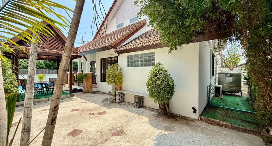 Casa en alquiler de 4 habitaciones en Bang Lamung, Chonburi