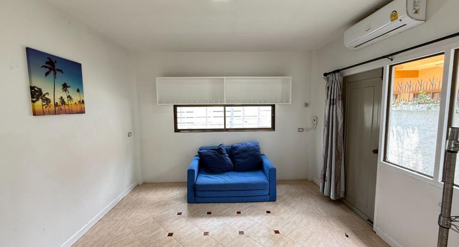 Casa en alquiler de 4 habitaciones en Bang Lamung, Chonburi