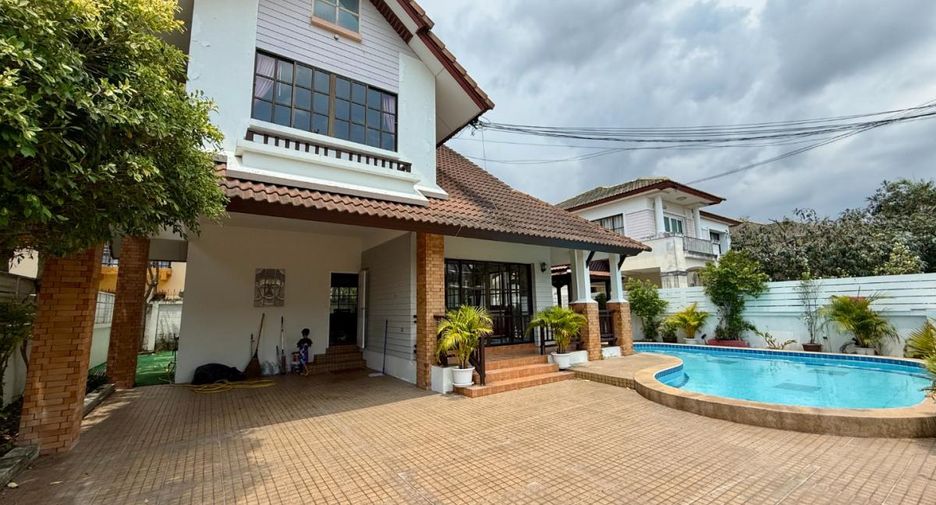 Casa en alquiler de 4 habitaciones en Bang Lamung, Chonburi
