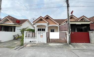 À vendre 1 chambre maison de ville à Pluak Daeng, Rayong