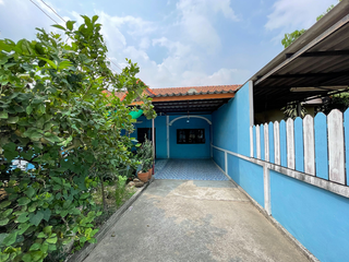 出售 1 卧室 联排别墅 在 Si Racha, Chon Buri
