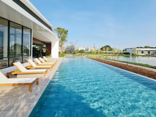 À vendre 4 chambres maison de ville à Bang Sao Thong, Samut Prakan