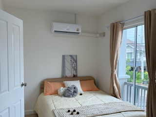 For rent 3 bedrooms townhouse in Bang Khun Thian, Bangkok