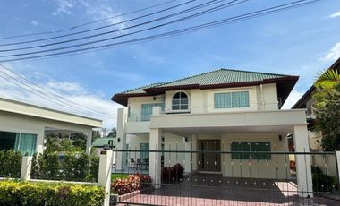 Casa en alquiler de 5 habitaciones en Bang Lamung, Chonburi