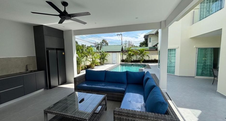 Casa en alquiler de 5 habitaciones en Bang Lamung, Chonburi