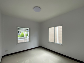 Casa adosada en venta de 2 habitaciones en Mueang Rayong, Rayong