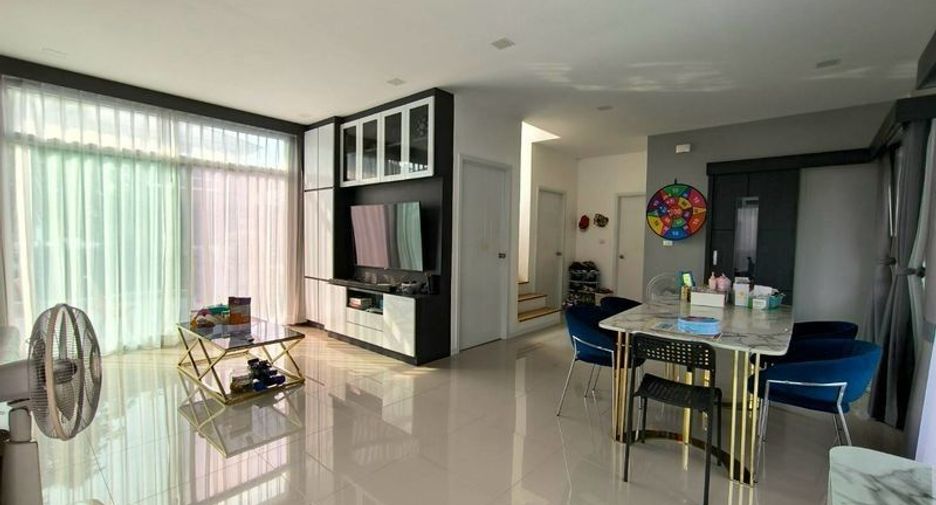 À louer 4 chambres maison à Mueang Samut Prakan, Samut Prakan